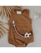 Itzy Ritzy Attache-suce en silicone - Sweetie Strap™ - Itzy Ritzy vendu par Veille sur toi