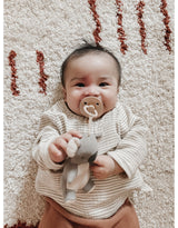 Itzy Ritzy Peluche et suce en caoutchouc naturel Bitzy Pal™ - Itzy Ritzy vendu par Veille sur toi