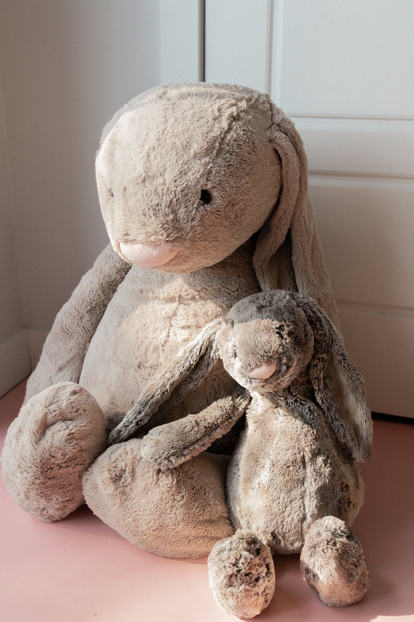 Plush - Bashful Beige Bunny - Huge - Jellycat – Veille sur toi