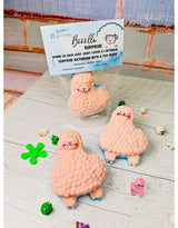 La Fabrik ⚜ BOMBE-AJ-AU24-BE Bombe de bain surprise - Mouton Bêêêlla - La Fabrik vendu par Veille sur toi