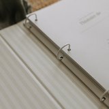 Le petit tableau noir ⚜ LivreBébé-Grège Livre de bébé - Grège - Le petit tableau noir vendu par Veille sur toi