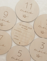 Le petit tableau noir ⚜ PAST-BOIS-23 Pastilles de bois script - Grossesse, naissance 1 mois à 1an - Le petit tableau noir vendu par Veille sur toi