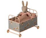 Maileg 11-5125-00 Lit de bébé - Micro - Poudre - Maileg vendu par Veille sur toi