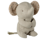 Maileg 16-6971-00 Peluche Mini Lullaby friends avec couverture - Éléphant - Maileg vendu par Veille sur toi