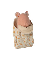 Maileg 16-6973-00 Peluche Mini Lullaby friends avec couverture - Cochon - Maileg vendu par Veille sur toi