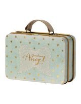 Maileg 17-2700-00 Petite soeur souris ange dans une valise - Maileg vendu par Veille sur toi