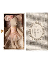 Maileg 17-4106-00 Petite soeur souris danseuse dans son lit - Maileg vendu par Veille sur toi