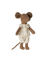 Maileg 17-4200-00 Grande soeur souris brune sa boîte d'allumettes - Pyjamas blanc fleur jaune - Maileg vendu par Veille sur toi