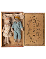 Maileg 17-5313-00 Papa et maman souris dans une boîte à cigare - Robe à pois - Maileg vendu par Veille sur toi