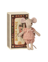 Maileg 17-6200-00 Grande soeur souris dans une boîte d'allumette - Pyjama rose à pois - Maileg vendu par Veille sur toi