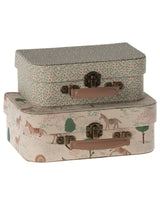 Maileg 19-4530-00 (2 valises) Ensemble de 2 valises - Maileg Licorne feuilles vendu par Veille sur toi