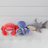 Manhattan Toy MT160180 Peluche de requin en velours - Manhattan Toy vendu par Veille sur toi