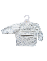 Menoum Menoum MNM-BML-007 Bavoir à manches longues - Fleurs délicates - Menoum Menoum vendu par Veille sur toi