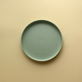 Minika ⚜ AssiettePailleBlé-Sauge Assiette en paille de blé - Minika Sauge vendu par Veille sur toi