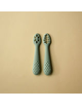 Minika ⚜ CuillèresApprentissage-Sauge Ensemble de 2 cuillères d'apprentissage en silicone - Minika Sauge vendu par Veille sur toi