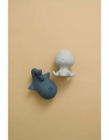 Minika ⚜ JouetsBain-BaleineIndigo-PieuvreGlace Jouets de bain - Baleine indigo et pieuvre glace - Minika vendu par Veille sur toi
