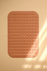 Minika ⚜ MINIKA-BATH-MAT-ALMOND Tapis de bain en silicone - Minika Amande vendu par Veille sur toi