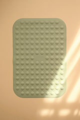 Minika ⚜ MINIKA-BATH-MAT-SAGE Tapis de bain en silicone - Minika Sauge vendu par Veille sur toi