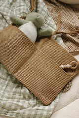 Minika ⚜ PochetteRangement-Amande Pochette de rangement pour lit de bébé - Amande - Minika vendu par Veille sur toi
