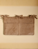 Minika ⚜ PochetteRangement-Amande Pochette de rangement pour lit de bébé - Amande - Minika vendu par Veille sur toi