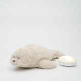 Moonie S-SA Peluche Sonore en Coton Biologique avec Veilleuse 2.0 - Phoque sable - Moonie vendu par Veille sur toi