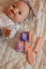 Paola Reina PR-4117 Bébé Gordis - Rachel avec blouse fleurie, pantalon et boucle - Paola Reina vendu par Veille sur toi