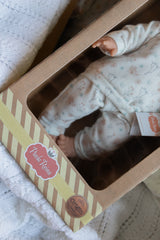 Paola Reina PR-8045 Poupée Alex & Sonia - Sonia avec ensemble floral et bandeau - Paola Reina vendu par Veille sur toi