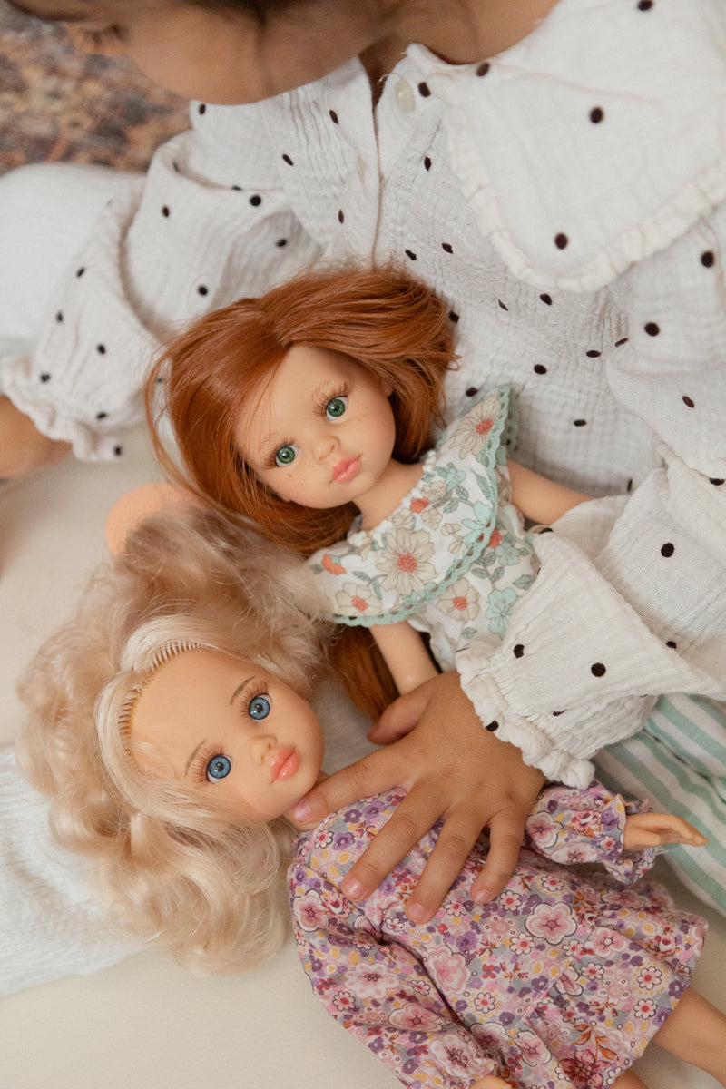 Las Amigas doll - Clara with floral dress - Paola Reina