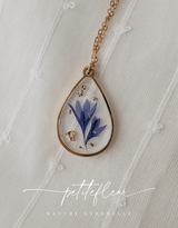 Petitefleur⚜ Petitefleur-61 Collier de fleurs séchées - Goutte dorée avec fleur bleue - Petitefleur vendu par Veille sur toi
