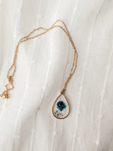 Petitefleur⚜ Petitefleur-65 Collier de fleurs séchées - Goutte dorée avec fleur bleue et or - Petitefleur vendu par Veille sur toi