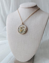 Petitefleur⚜ Petitefleur-70 Collier de fleurs séchées - Cercle doré avec fleurs blanches et or - Petitefleur vendu par Veille sur toi