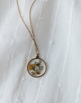 Petitefleur⚜ Petitefleur-79 Collier de fleurs séchées - Cercle doré avec fleurs jaunes et feuilles - Petitefleur vendu par Veille sur toi