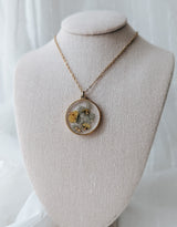 Petitefleur⚜ Petitefleur-79 Collier de fleurs séchées - Cercle doré avec fleurs jaunes et feuilles - Petitefleur vendu par Veille sur toi