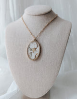 Petitefleur⚜ Petitefleur-80 Collier de fleurs séchées - Ovale doré avec pétales blanches - Petitefleur vendu par Veille sur toi