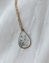 Petitefleur⚜ Petitefleur-83 Collier de fleurs séchées - Goutte dorée avec petites fleurs bleues - Petitefleur vendu par Veille sur toi