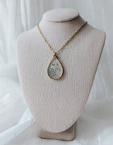 Petitefleur⚜ Petitefleur-83 Collier de fleurs séchées - Goutte dorée avec petites fleurs bleues - Petitefleur vendu par Veille sur toi