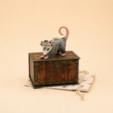 Porte-bougie en porcelaine - Opossum - Camp Hollow