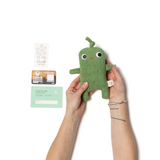 Raplapla ⚜ PELUCHE-ANETTE-CORNICHON Peluche lestée - Anette le cornichon - Raplapla vendu par Veille sur toi