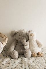 Snuggle Bunnies SB-Olive Peluche Olive l'éléphant - Snuggle Bunnies vendu par Veille sur toi