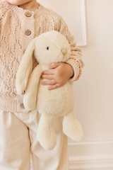 Snuggle Bunnies SB-Pen-Sun Peluche Pénélope le lapin - Sunshine - Snuggle Bunnies vendu par Veille sur toi