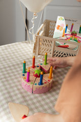 Tender Leaf Toys TL8282 Gâteau d'anniversaire arc-en-ciel - Tender Leaf Toys vendu par Veille sur toi