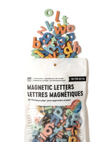 The Type Set Co. SL1LC140MRD 140 lettres minuscules magnétiques - Rêve arc-en-ciel - The Type Set Co. vendu par Veille sur toi
