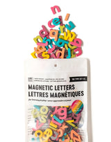 The Type Set Co. SL1LC140MRP 140 lettres minuscules magnétiques - Arc-en-ciel pop - The Type Set Co. vendu par Veille sur toi