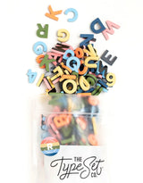 The Type Set Co. SL1SSMRM 200 lettres majuscules et chiffres magnétiques - Arc-en-ciel mode - The Type Set Co. vendu par Veille sur toi