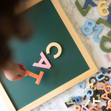 The Type Set Co. SL2SS36MRM Ensemble de 36 lettres et chiffres magnétiques - Majuscules Arc-en-ciel mode - The Type Set Co. vendu par Veille sur toi