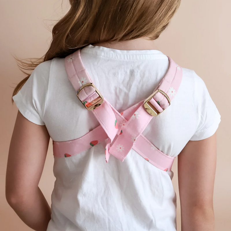 Porte poupée en gaze de coton fraise Porte poupée en gaze de coton fraise