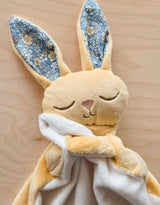 Veille sur toi ⚜ DD-001-08 Doudou Lapin - Marcel endormi - Jaune fleuri - Veille sur toi vendu par Veille sur toi