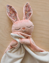 Veille sur toi ⚜ DD-001-09 Doudou Lapine - Marguerite endormie - Rose fleuri - Veille sur toi vendu par Veille sur toi