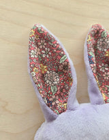 Veille sur toi ⚜ DD-001-10 Doudou Lapine - Marguerite endormie - Lilas fleuri - Veille sur toi vendu par Veille sur toi