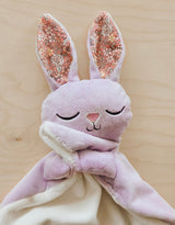 Veille sur toi ⚜ DD-001-10 Doudou Lapine - Marguerite endormie - Lilas fleuri - Veille sur toi vendu par Veille sur toi